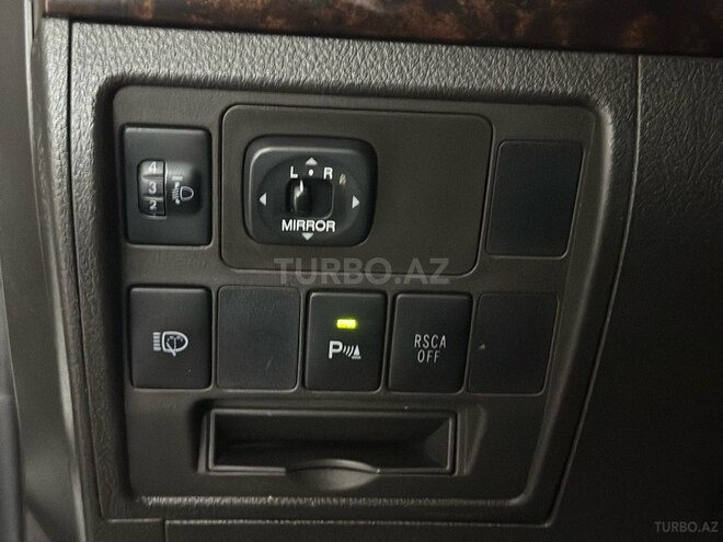 Toyota Land Cruiser-30