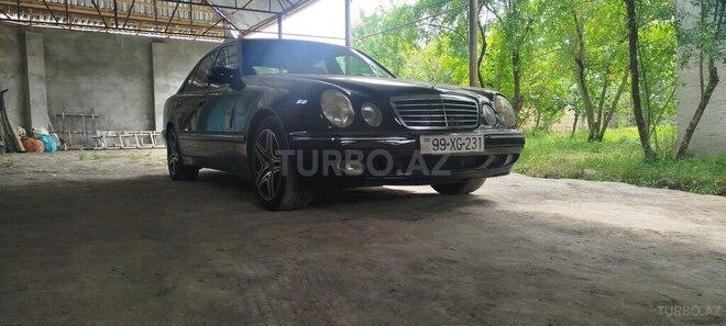 Mercedes E 240-1