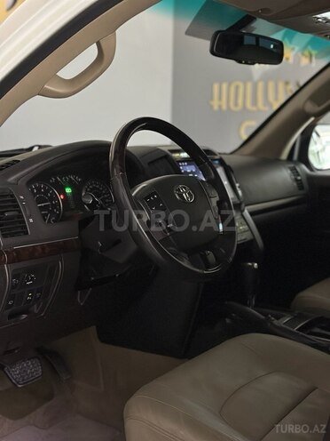 Toyota Land Cruiser-11