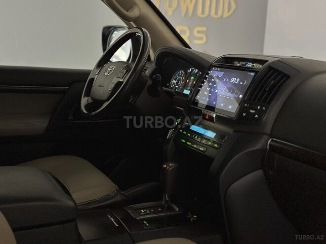 Toyota Land Cruiser-12
