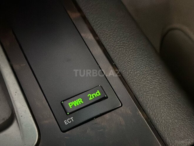 Toyota Land Cruiser-26