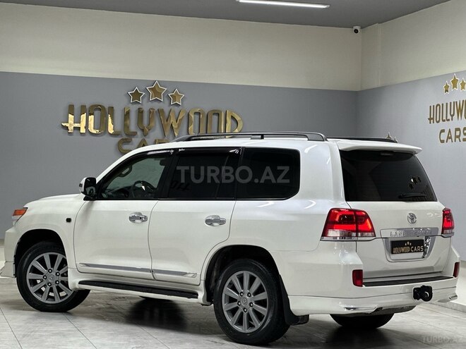 Toyota Land Cruiser-9