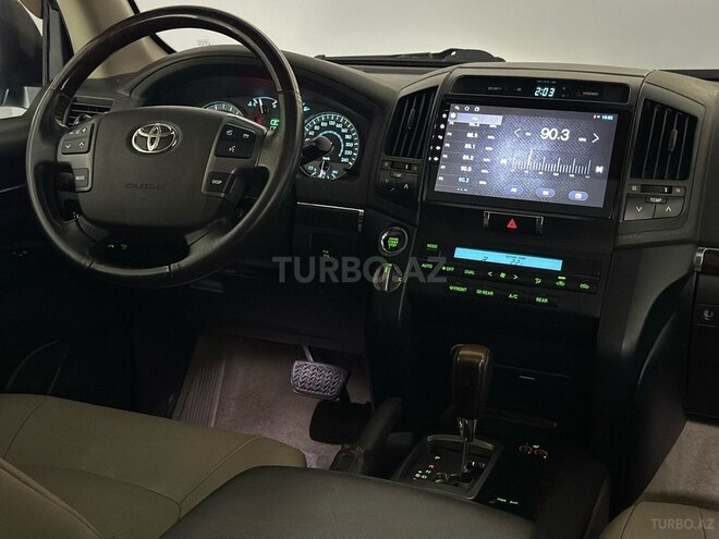 Toyota Land Cruiser-16