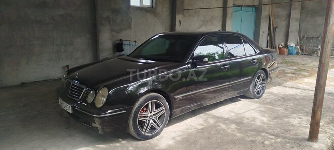 Mercedes E 240-2