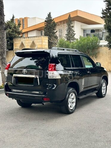 Toyota Land Cruiser Prado-5
