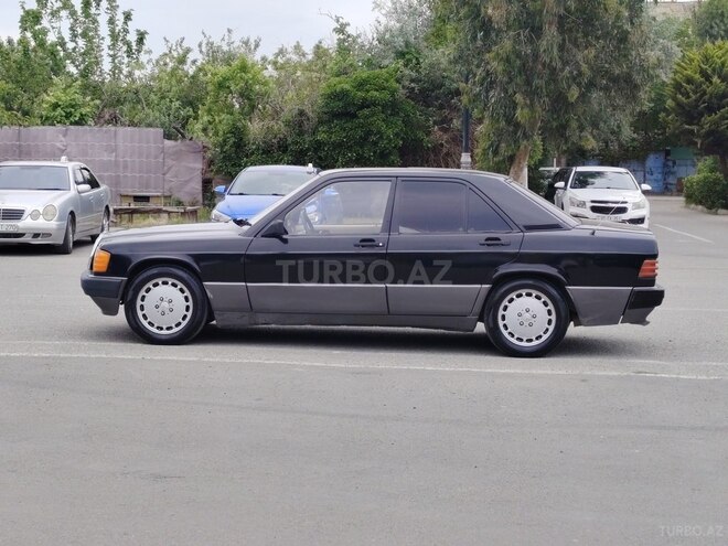 Mercedes 190-2