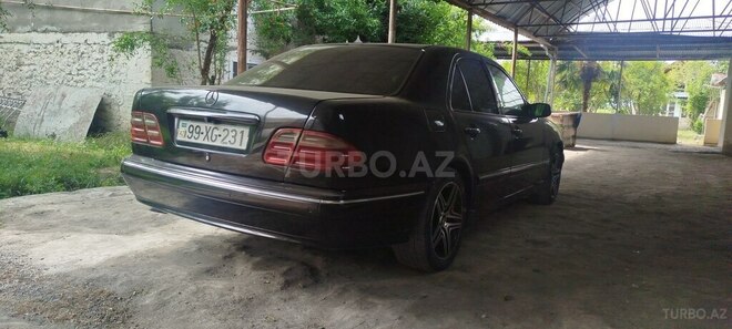 Mercedes E 240-3