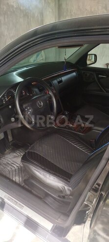 Mercedes E 240-4