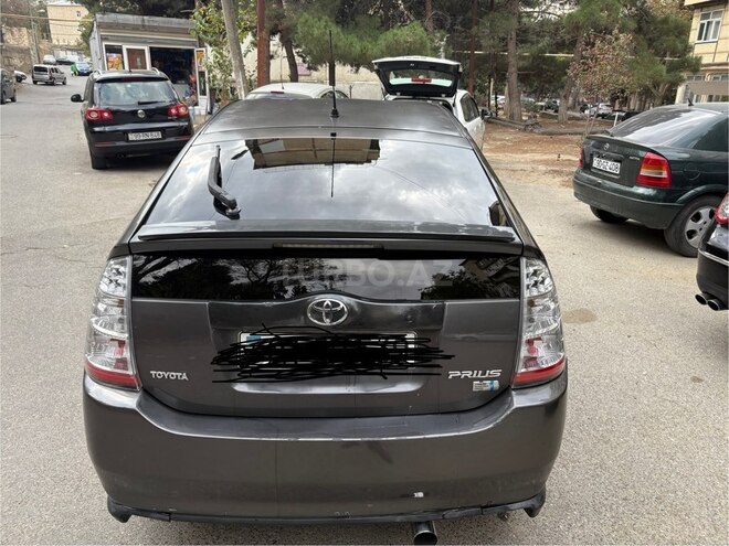 Toyota Prius-5