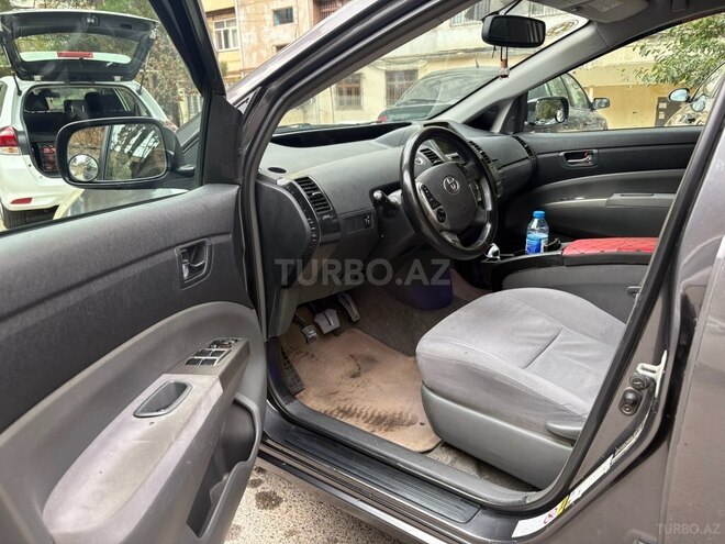 Toyota Prius-8