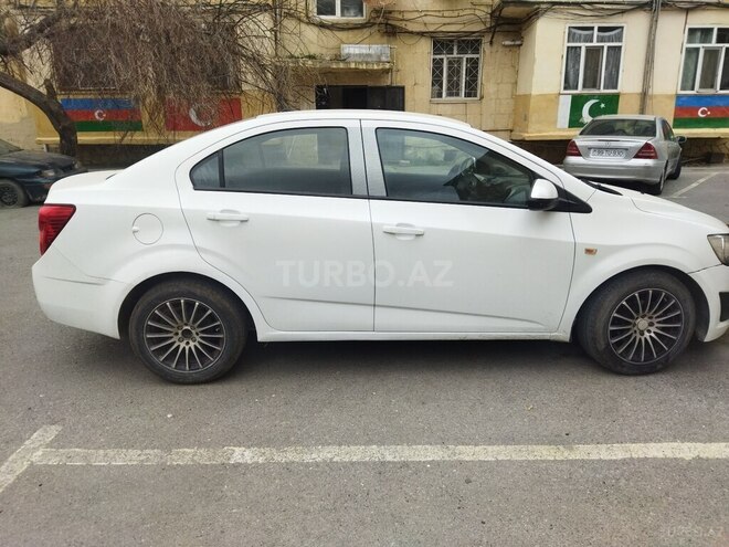 Chevrolet Aveo-10