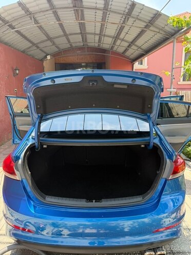 Hyundai Elantra-6