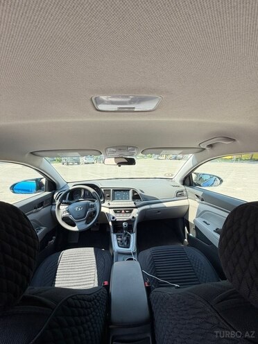 Hyundai Elantra-12