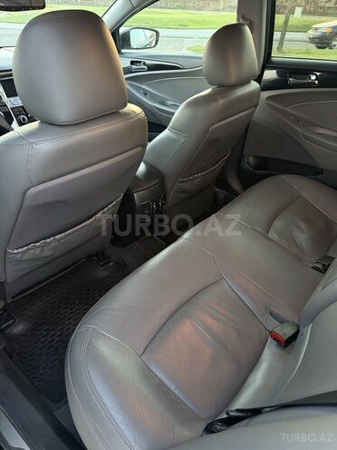 Hyundai Sonata-16