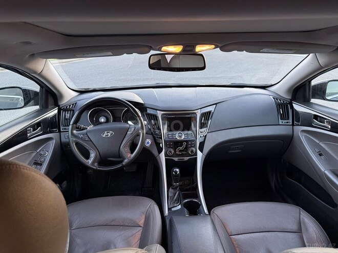 Hyundai Sonata-15