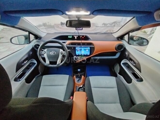 Toyota Prius C-16