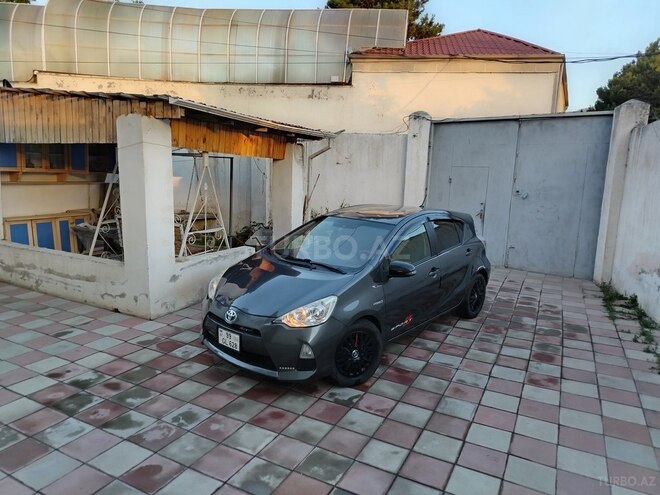 Toyota Prius C-4