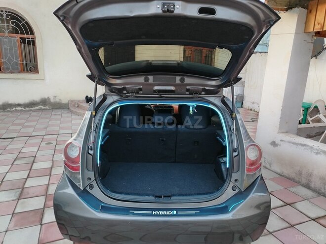 Toyota Prius C-21