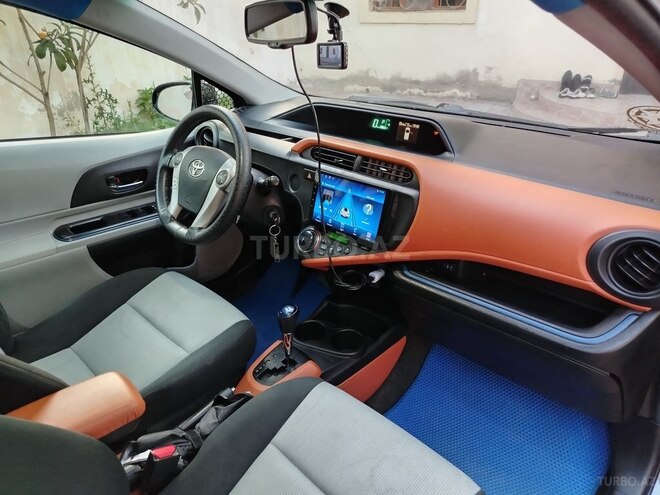 Toyota Prius C-17