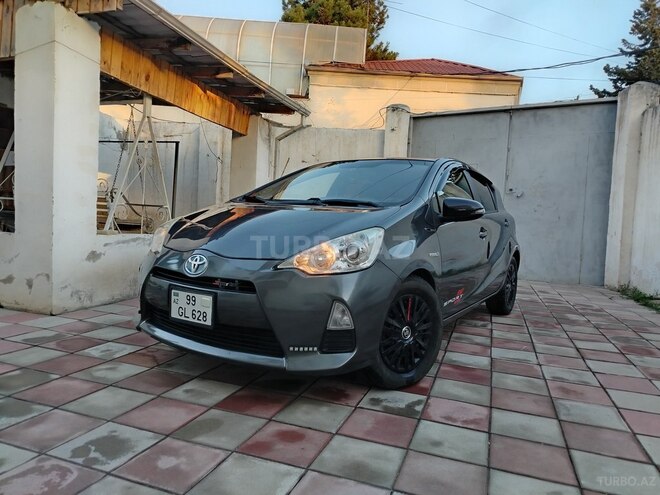 Toyota Prius C-2