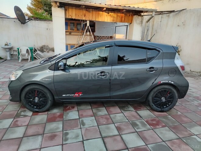 Toyota Prius C-7
