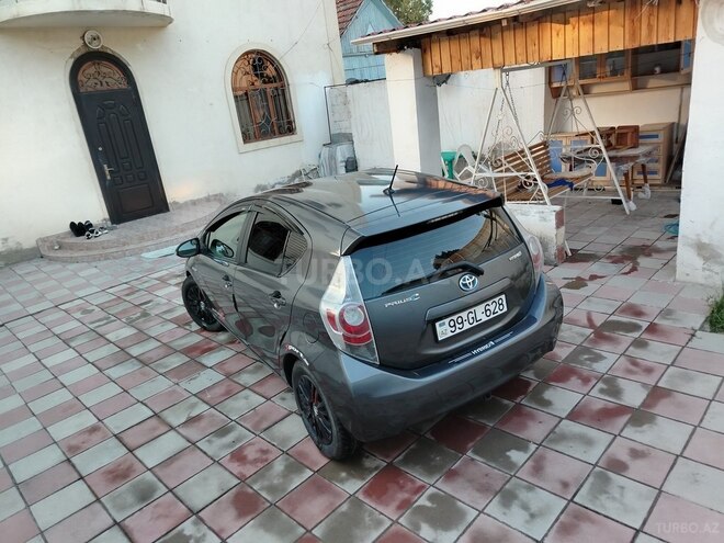 Toyota Prius C-9