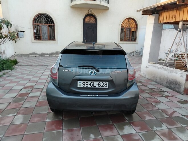 Toyota Prius C-6
