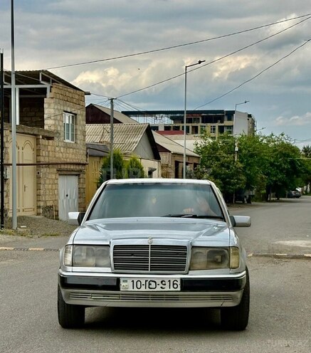 Mercedes 250 D-1