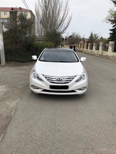 Hyundai Sonata-1