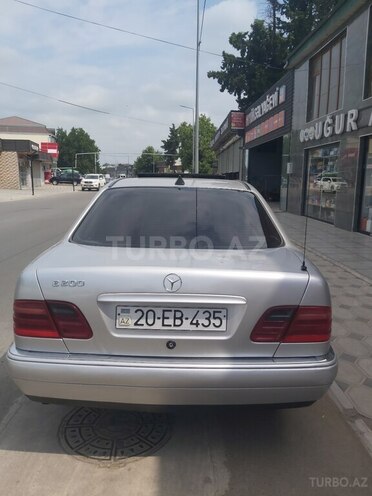 Mercedes E 200-2