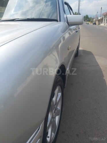 Mercedes E 200-5