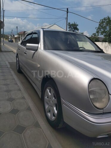 Mercedes E 200-7