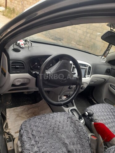 Hyundai Accent-7