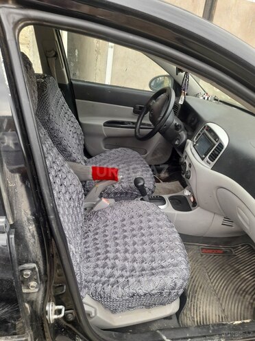 Hyundai Accent-11