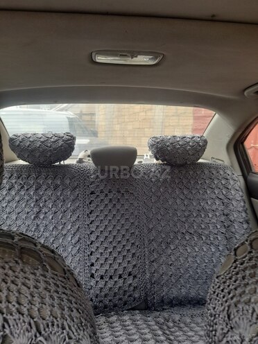 Hyundai Accent-12