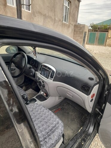 Hyundai Accent-10