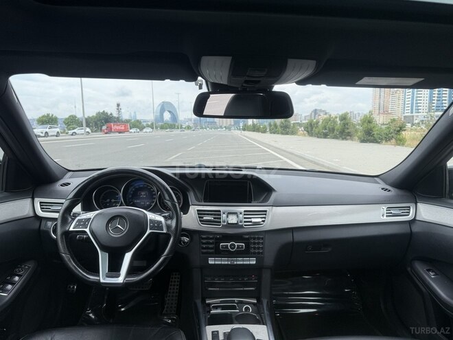 Mercedes E 220-11