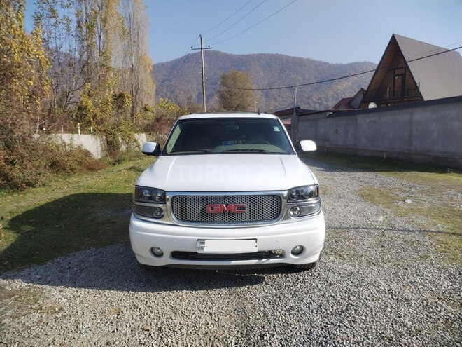 GMC Yukon-1