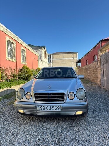 Mercedes E 220-1