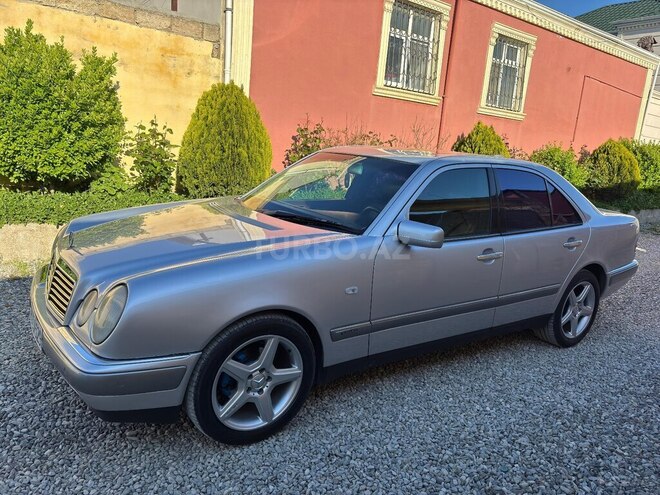 Mercedes E 220-2