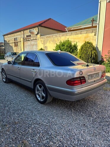 Mercedes E 220-3