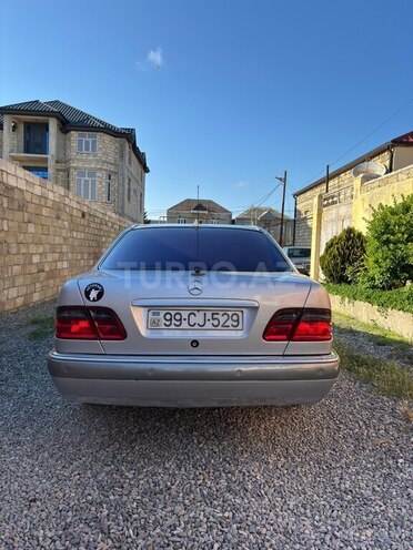 Mercedes E 220-4