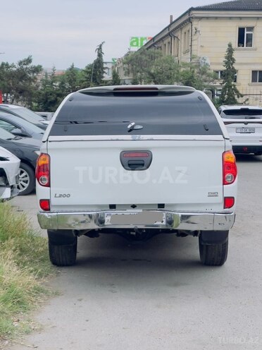 Mitsubishi L200-4