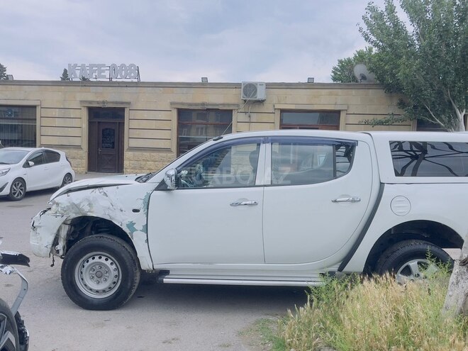 Mitsubishi L200-5