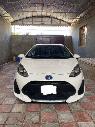 Toyota Aqua-1