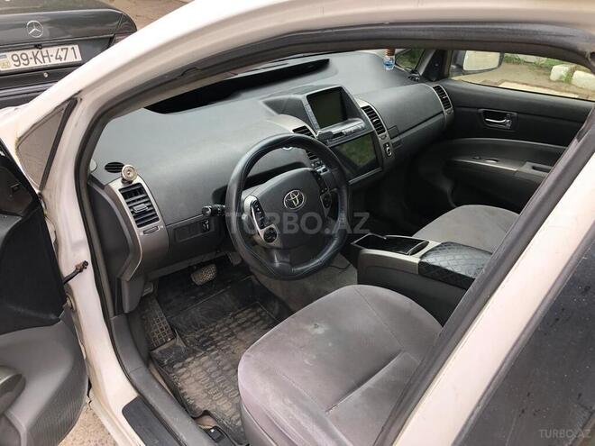 Toyota Prius-8