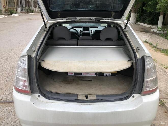 Toyota Prius-4