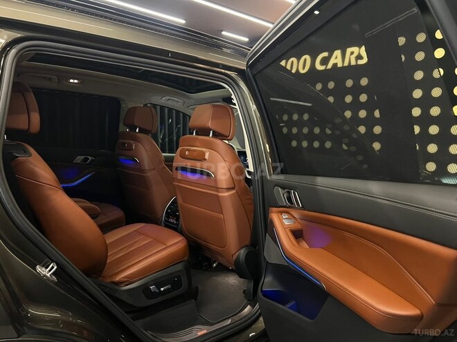 BMW X7-8
