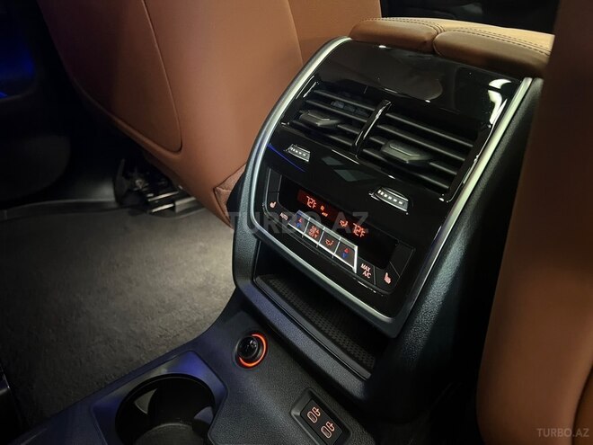 BMW X7-10