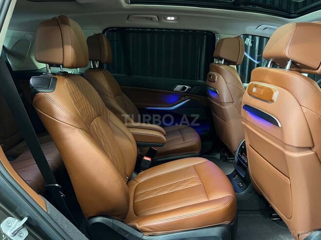BMW X7-9